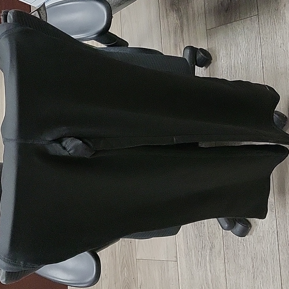 M, black leggings with pink pattern on the waist band.